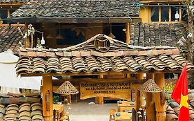 Khói ở Lô Lô Chải